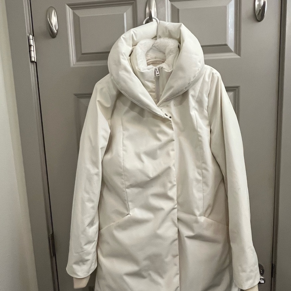 Aritzia Wilfred cocoon parka white warm with goose down M